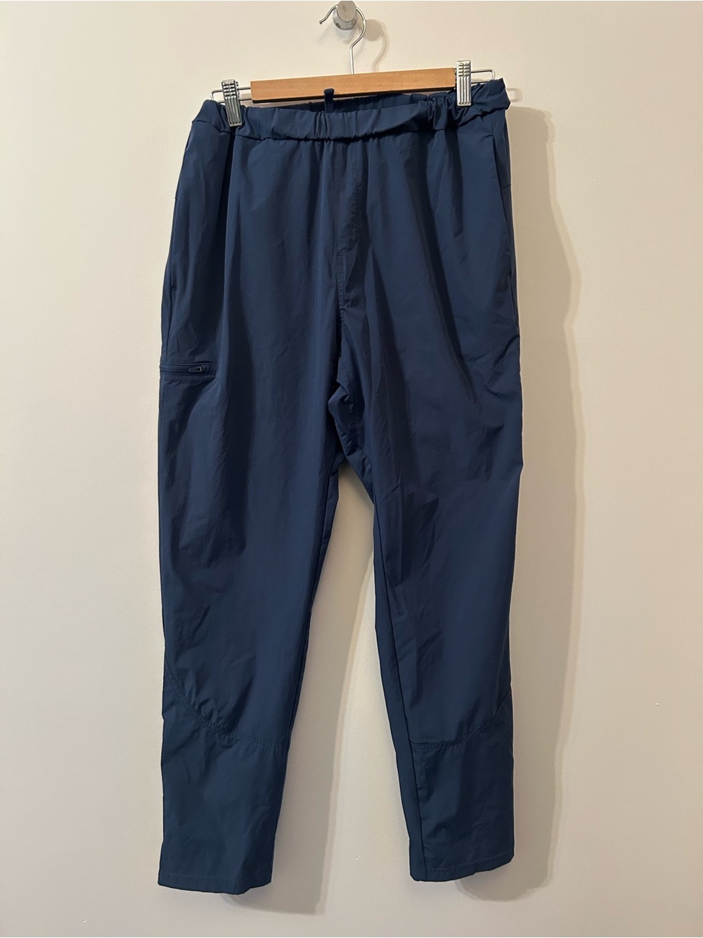 Lolë Women’s Navy Blue Stretch Hiking Pants Zipper Ankle Cuffs Size Medium